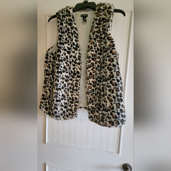 Leopard Print Vest - Picture 2 of 5